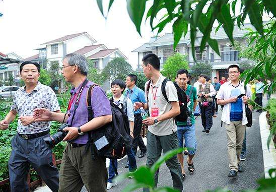 巴林左旗三山镇新农村“妇女之家”秧歌队不断发展壮大
